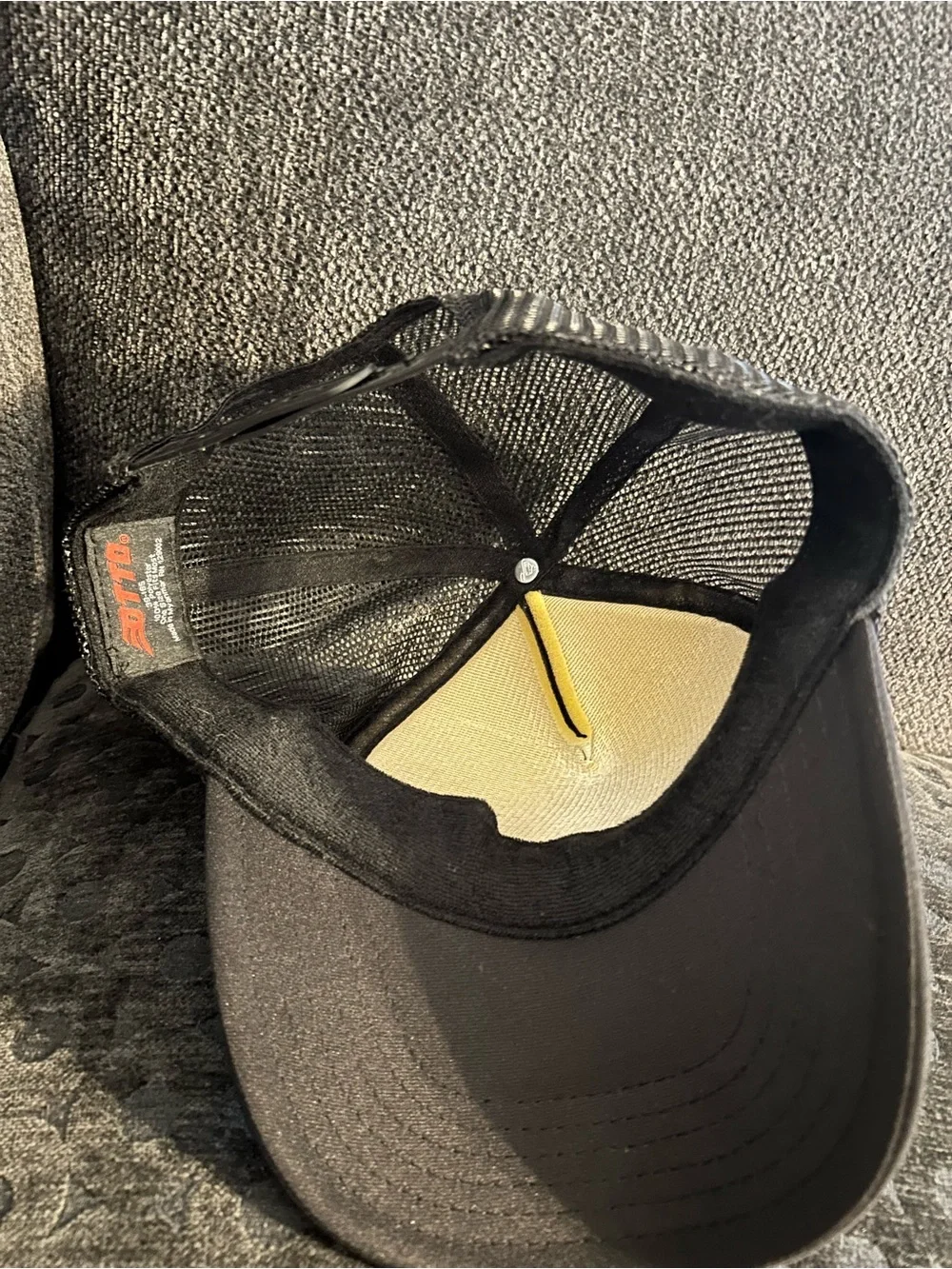 OTTO black trucker